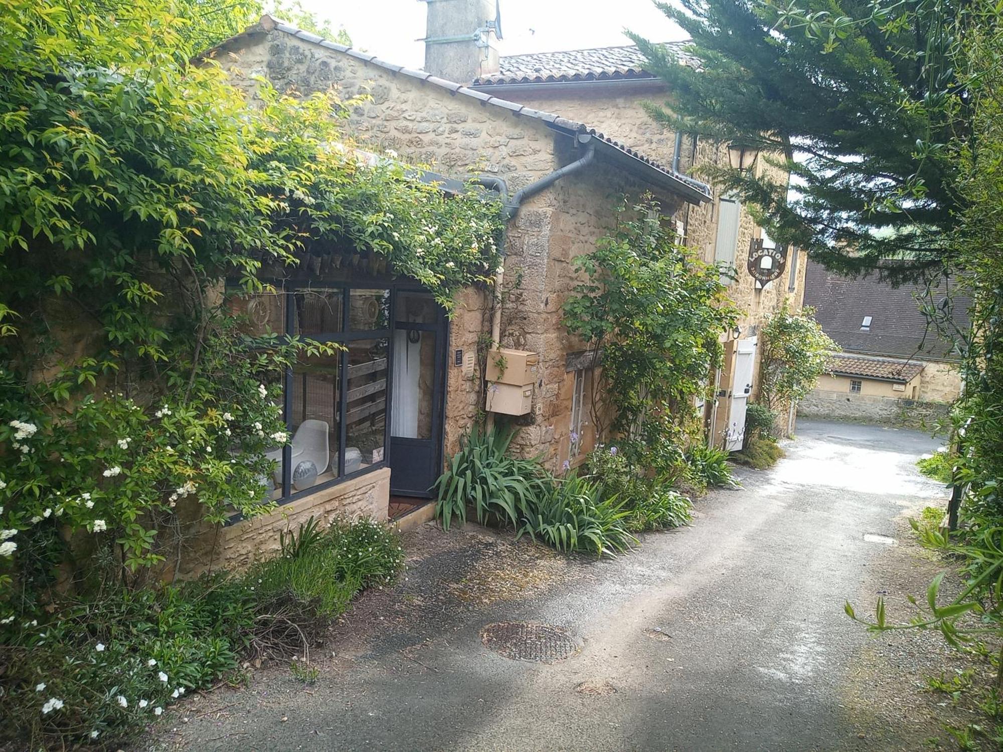 Chambre Du Sabotier - Studio Troglodytique - A 100 M Baignade En Riviere - Location De Canoe - Circuits Cyclo - Aire De Pique-Nique - 3 Restaurants Castelnaud-la-Chapelle Exterior foto