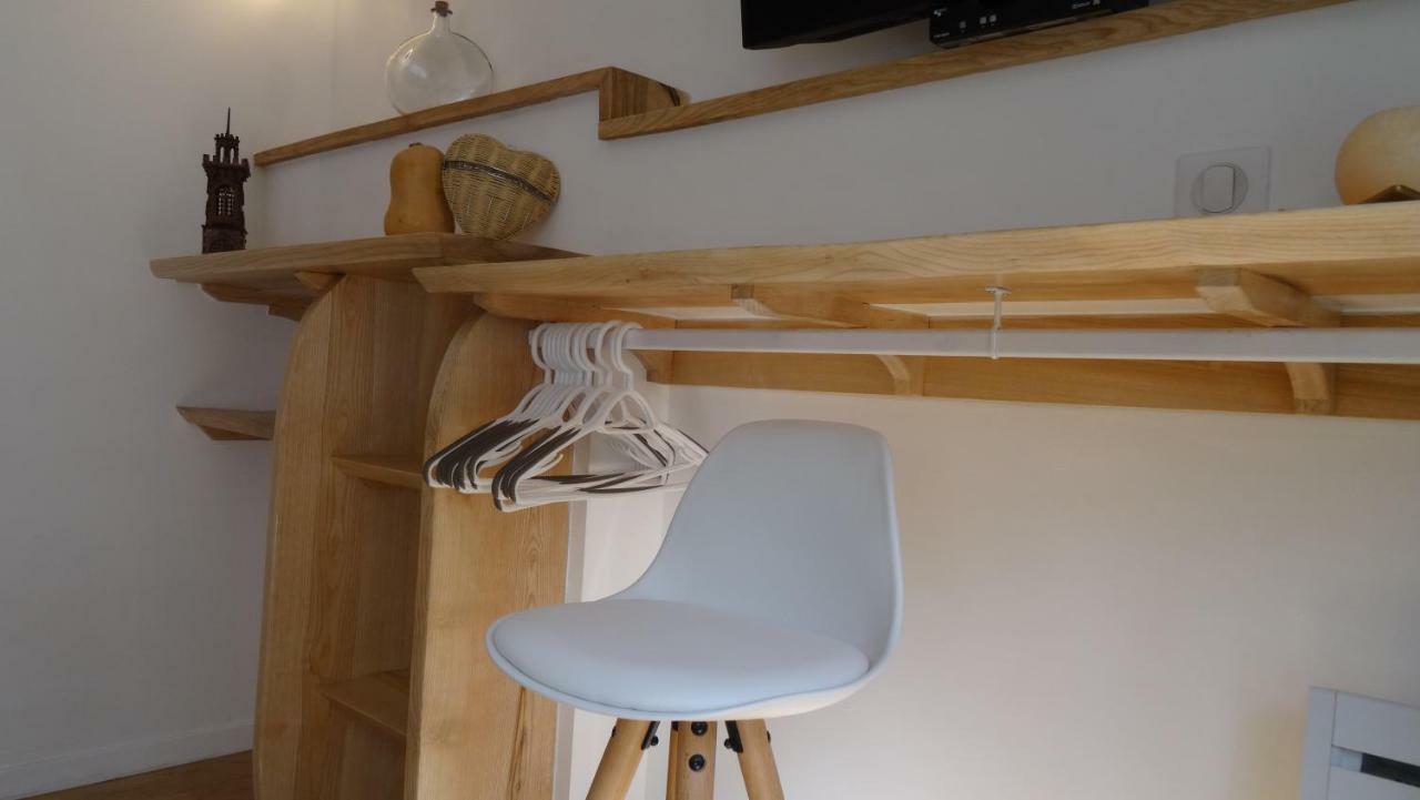 Chambre Du Sabotier - Studio Troglodytique - A 100 M Baignade En Riviere - Location De Canoe - Circuits Cyclo - Aire De Pique-Nique - 3 Restaurants Castelnaud-la-Chapelle Exterior foto